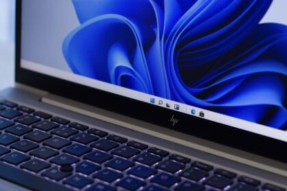 Strategies for Concealing the Windows 11 Taskbar for Later Access