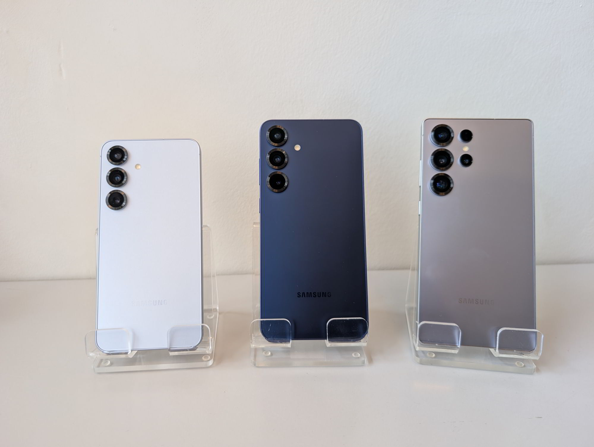 Available colors for the Samsung Galaxy S25 series.