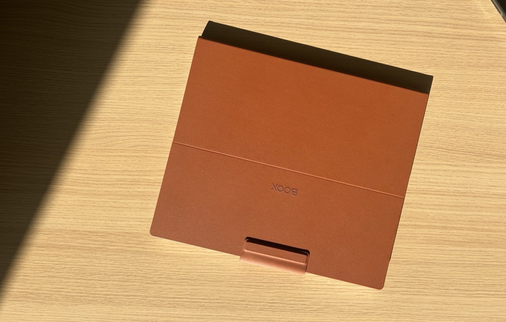 Boox Note Max keyboard case closed on a table