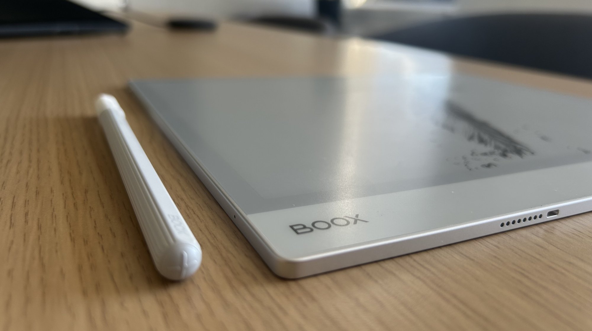 A photo showing the thinness of the Boox Note Max