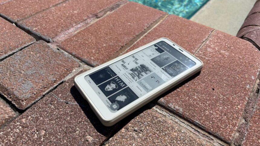 An Innovative E-Reader Designed Like a Phone to Curb Doomscrolling Until 2025