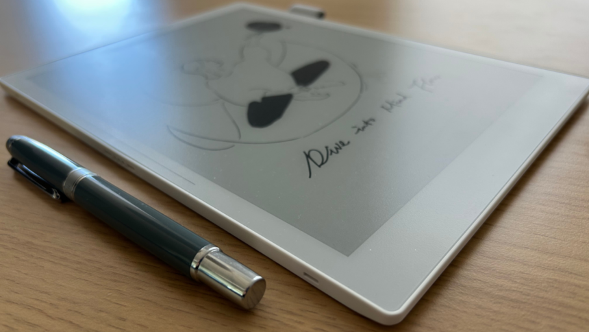 Why the Premium Price of the Supernote Manta is Justified by Its Expansive Display