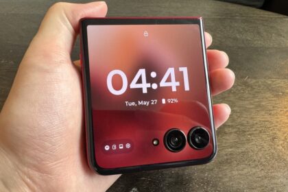 Comprehensive Review of the Razr Ultra Flip Phone: Features, Performance, and Usability Insights