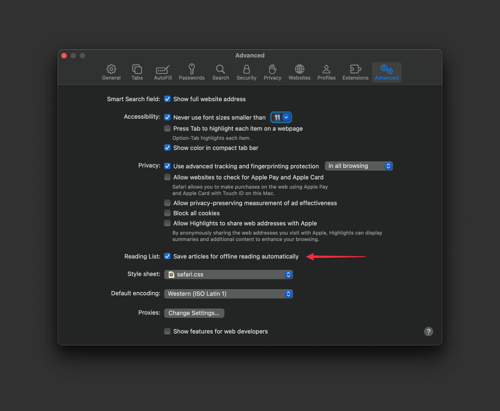 Viewing Safari's settings showing offline reading article option.