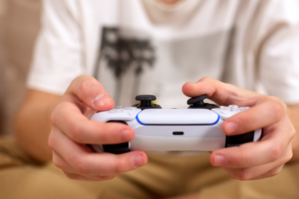Sony Is About to Enable Simultaneous Connection of PS5 Controllers to Multiple Devices